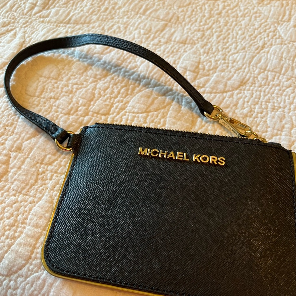 Micheal Kors wristlet